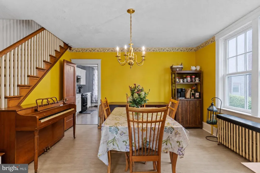 19 S CUSTER AVENUE New Holland, PA 17557
