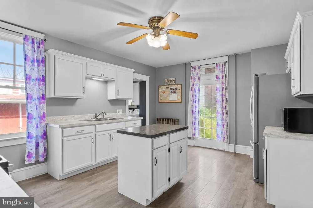 19 S CUSTER AVENUE New Holland, PA 17557