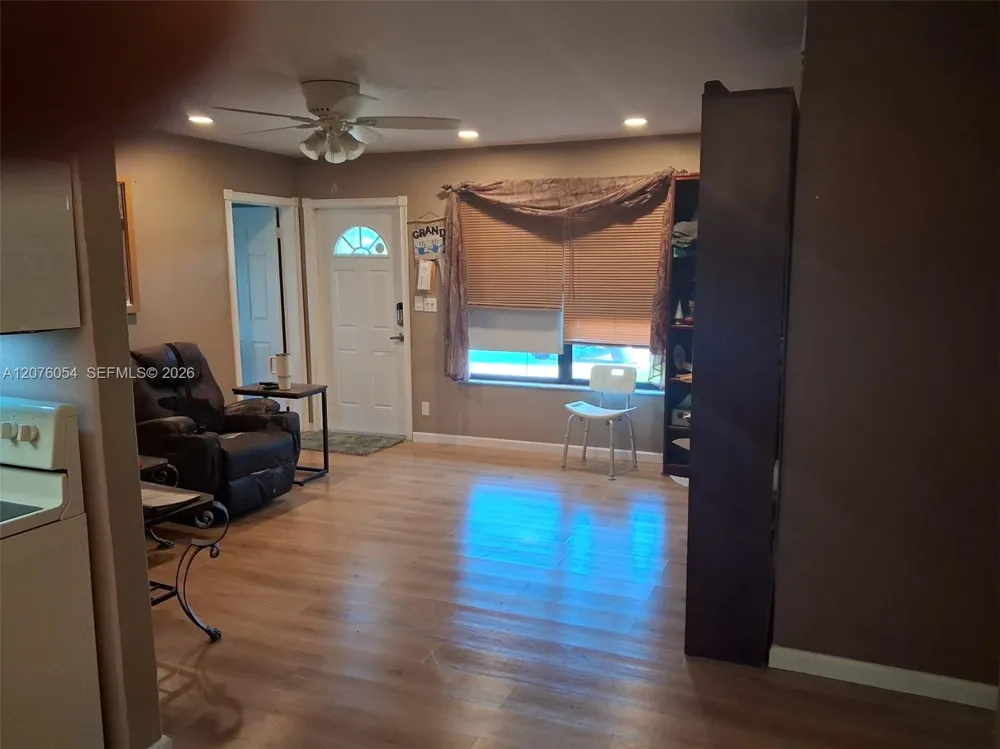 6359 SW 2nd St Margate, FL 33068