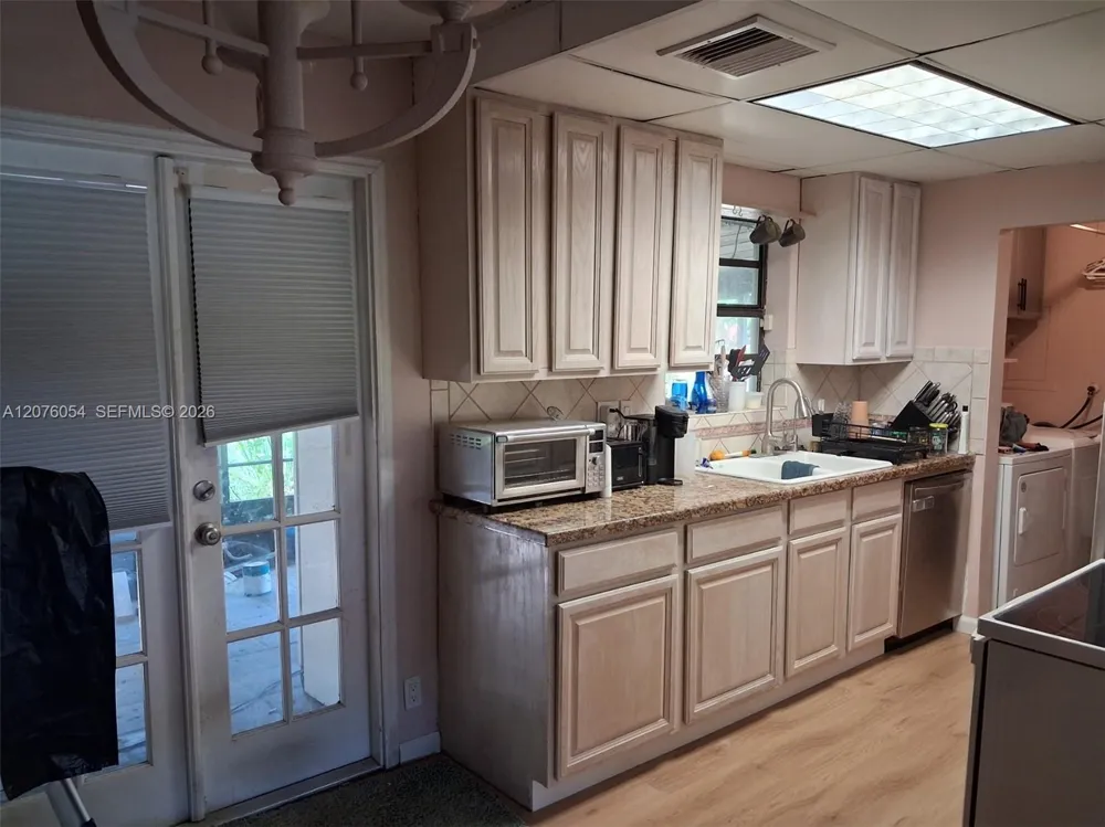 6359 SW 2nd St Margate, FL 33068