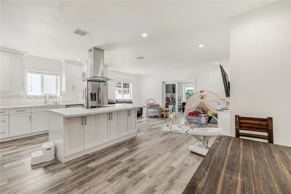 2801 NW 6th St Miami, FL 33125