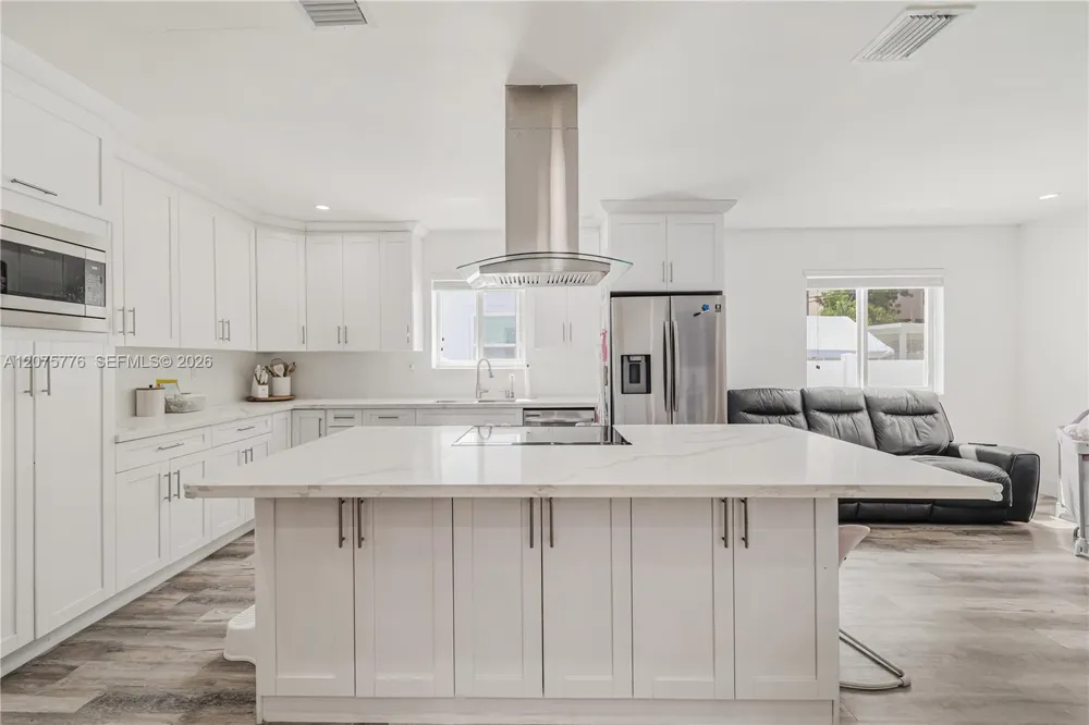 2801 NW 6th St Miami, FL 33125