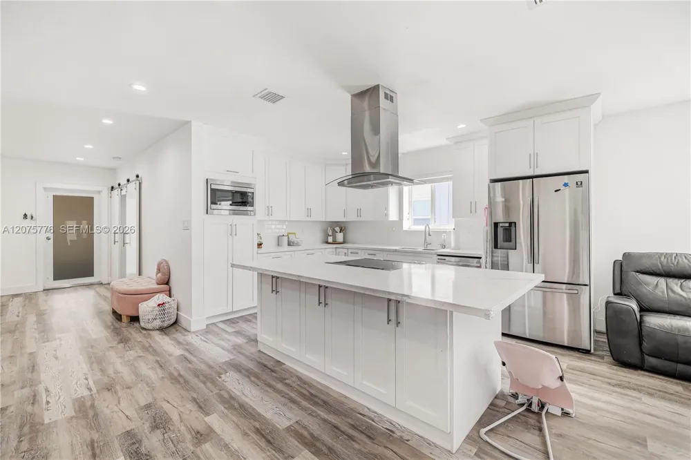2801 NW 6th St Miami, FL 33125