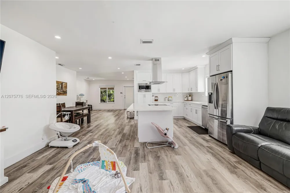 2801 NW 6th St Miami, FL 33125