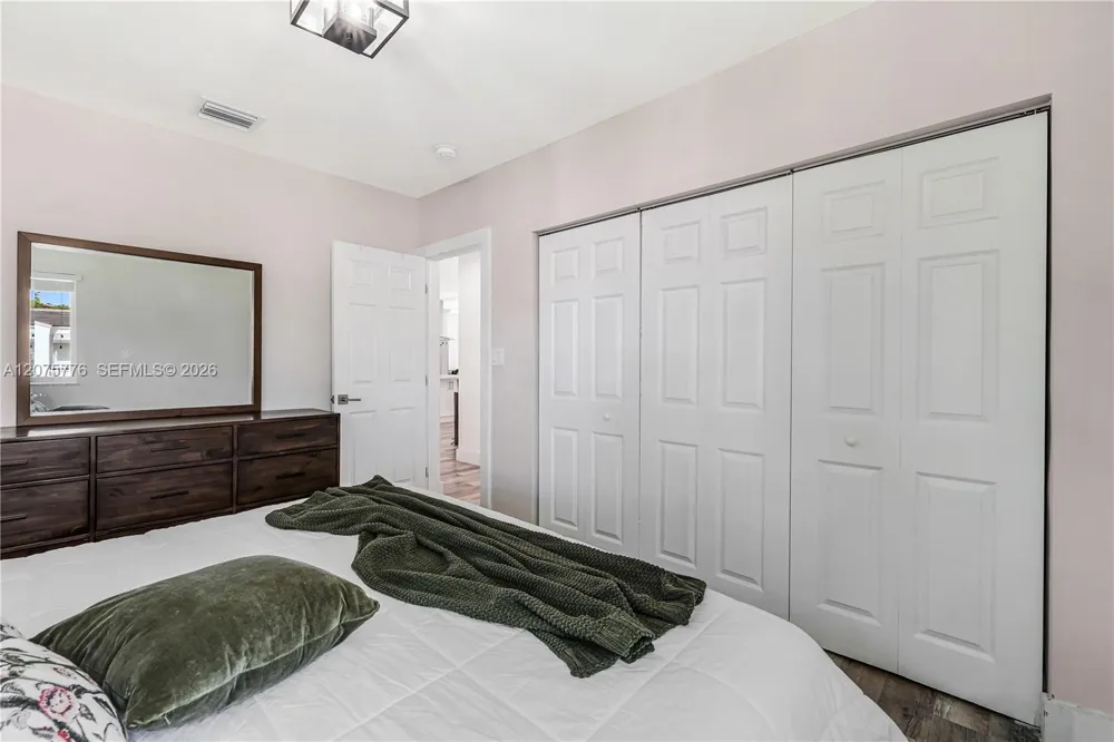 2801 NW 6th St Miami, FL 33125