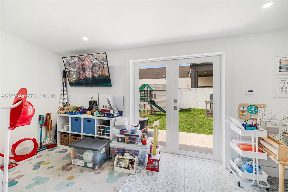 2801 NW 6th St Miami, FL 33125