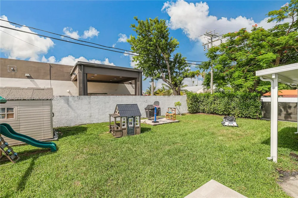 2801 NW 6th St Miami, FL 33125