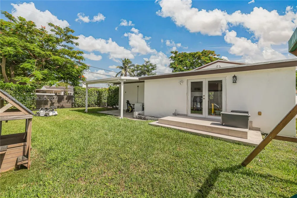 2801 NW 6th St Miami, FL 33125