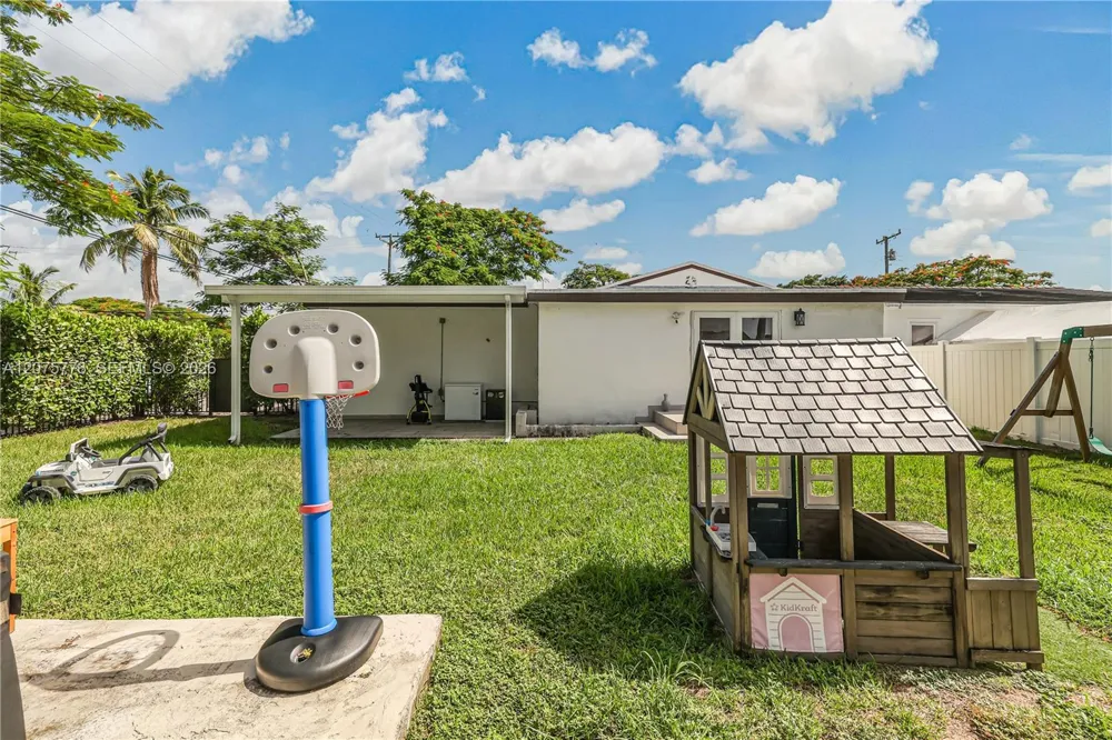 2801 NW 6th St Miami, FL 33125