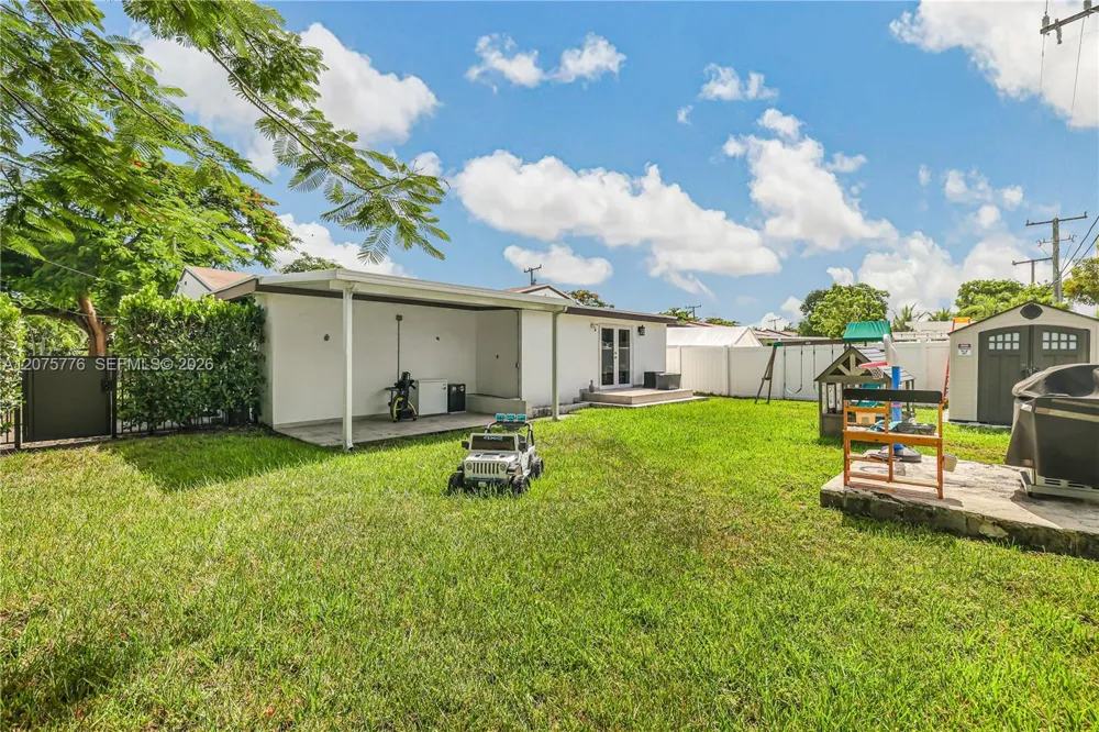 2801 NW 6th St Miami, FL 33125