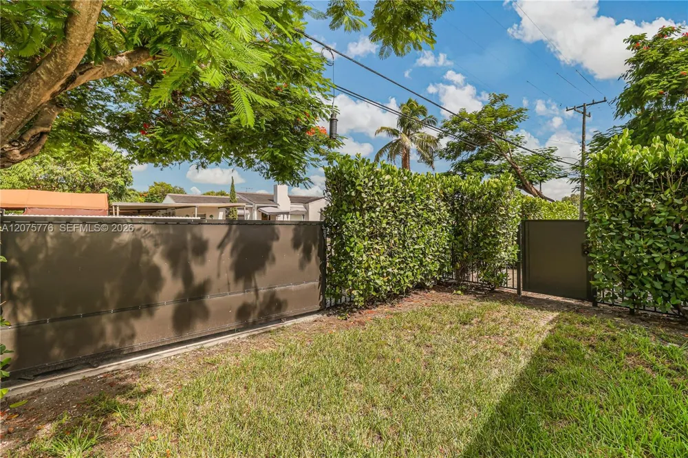 2801 NW 6th St Miami, FL 33125