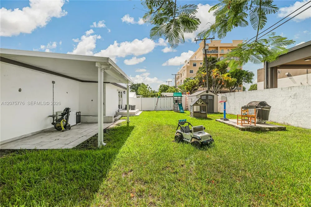 2801 NW 6th St Miami, FL 33125