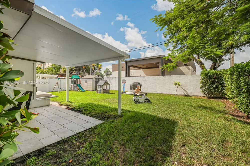2801 NW 6th St Miami, FL 33125