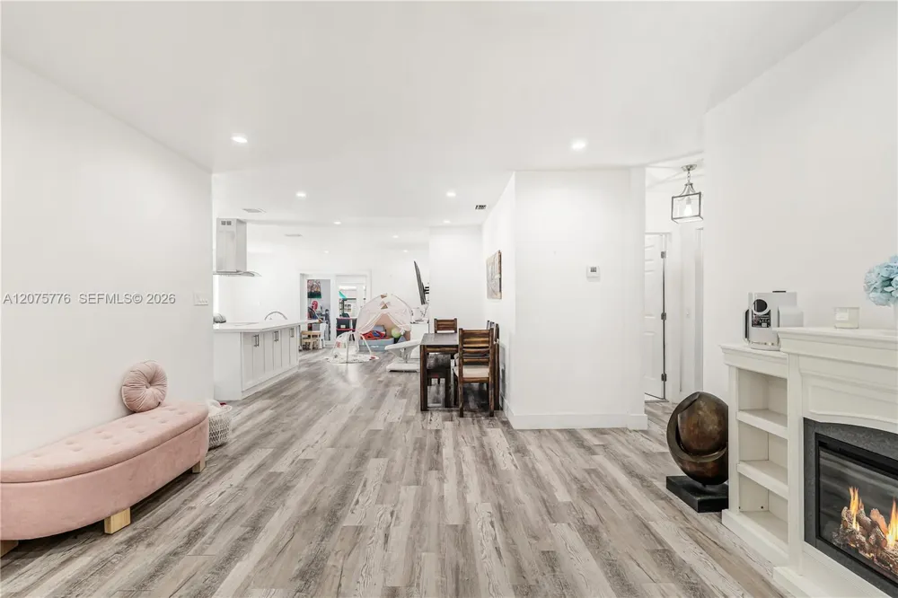 2801 NW 6th St Miami, FL 33125