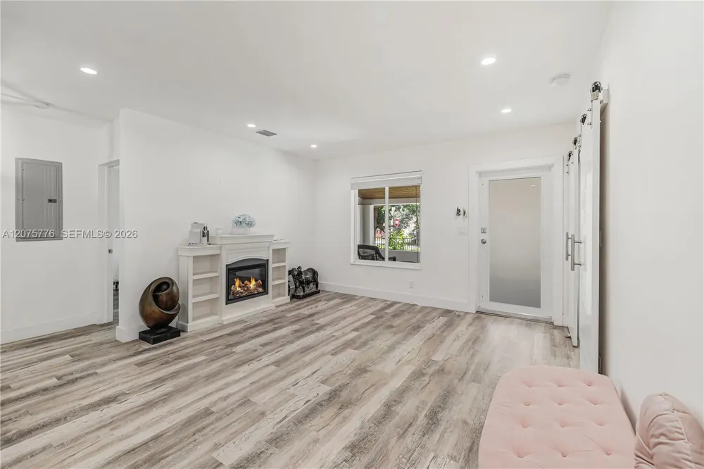 2801 NW 6th St Miami, FL 33125
