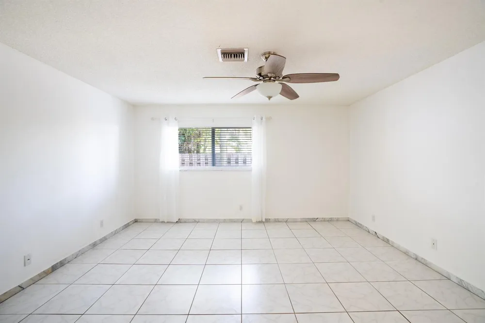 17 SE 8TH TERRACE Deerfield Beach, FL 33441