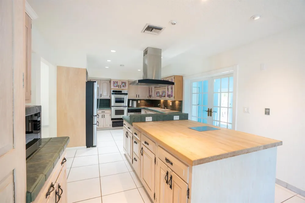 17 SE 8TH TERRACE Deerfield Beach, FL 33441