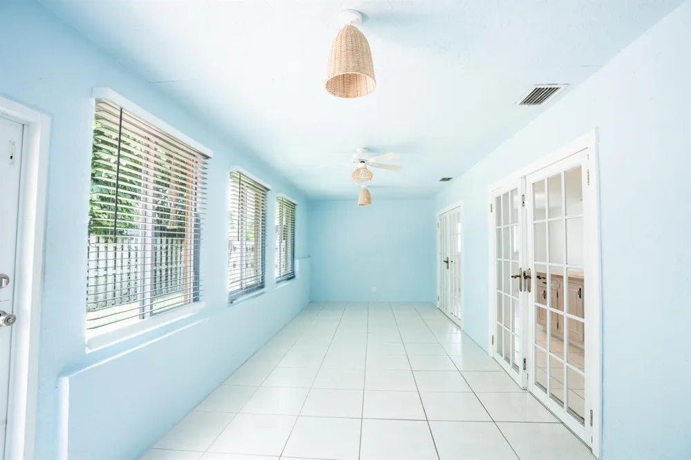 17 SE 8TH TERRACE Deerfield Beach, FL 33441