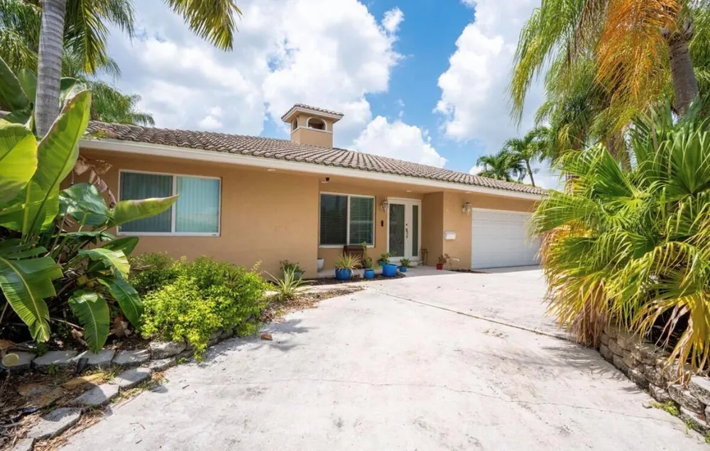 17 SE 8TH TERRACE Deerfield Beach, FL 33441