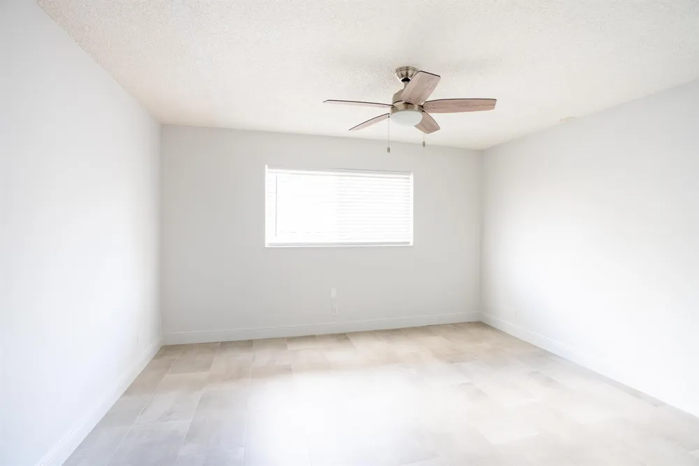 17 SE 8TH TERRACE Deerfield Beach, FL 33441
