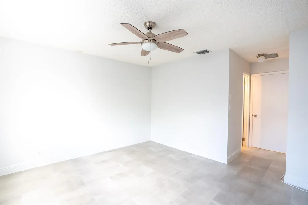 17 SE 8TH TERRACE Deerfield Beach, FL 33441