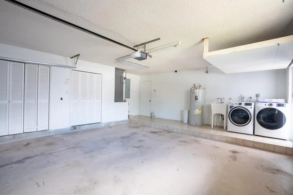 17 SE 8TH TERRACE Deerfield Beach, FL 33441