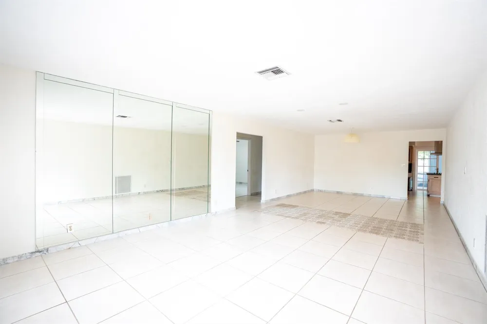 17 SE 8TH TERRACE Deerfield Beach, FL 33441