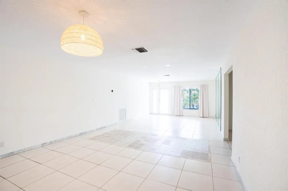 17 SE 8TH TERRACE Deerfield Beach, FL 33441