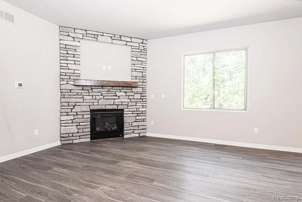 1 Oak    ( Ranch) Street Grand Blanc Charter Township, MI 48439