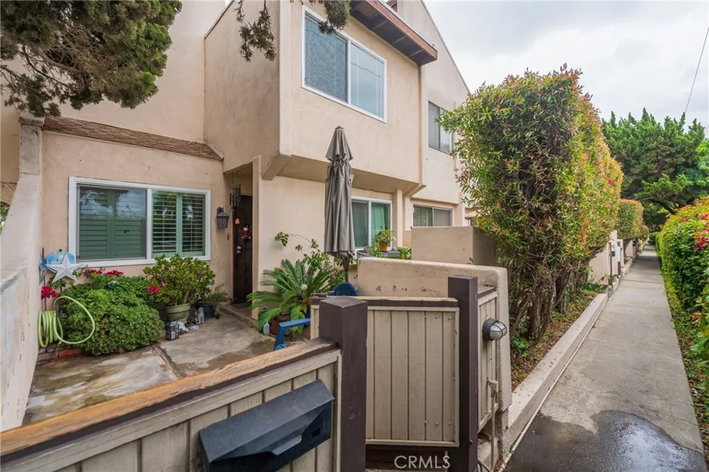 16710 Orange Ave. #A1 Paramount, CA 90723