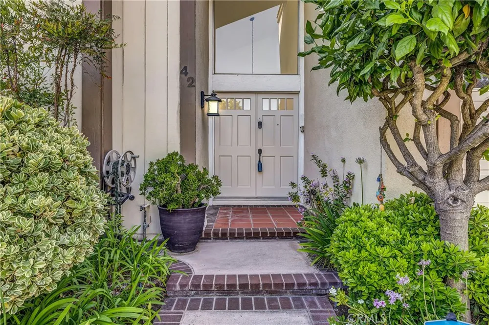 42 Almond Tree Ln Irvine, CA 92612