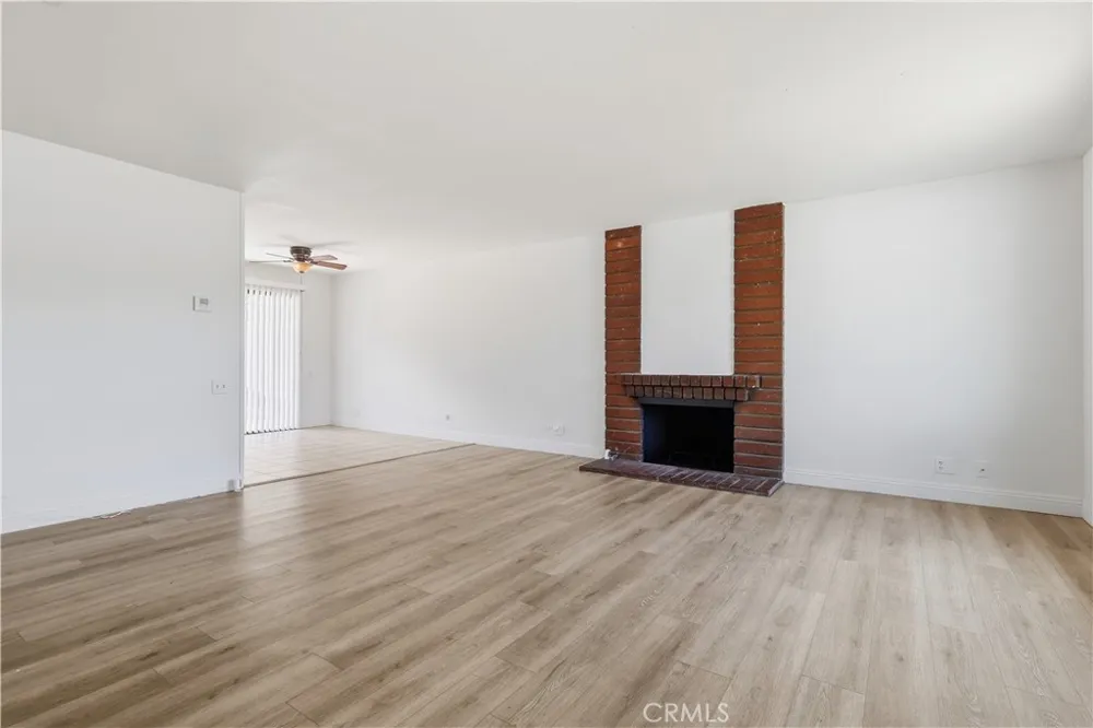 23616 Soresina Laguna Hills, CA 92653