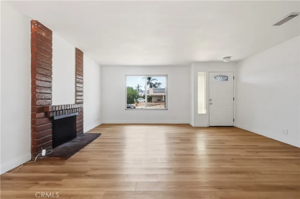 23616 Soresina Laguna Hills, CA 92653