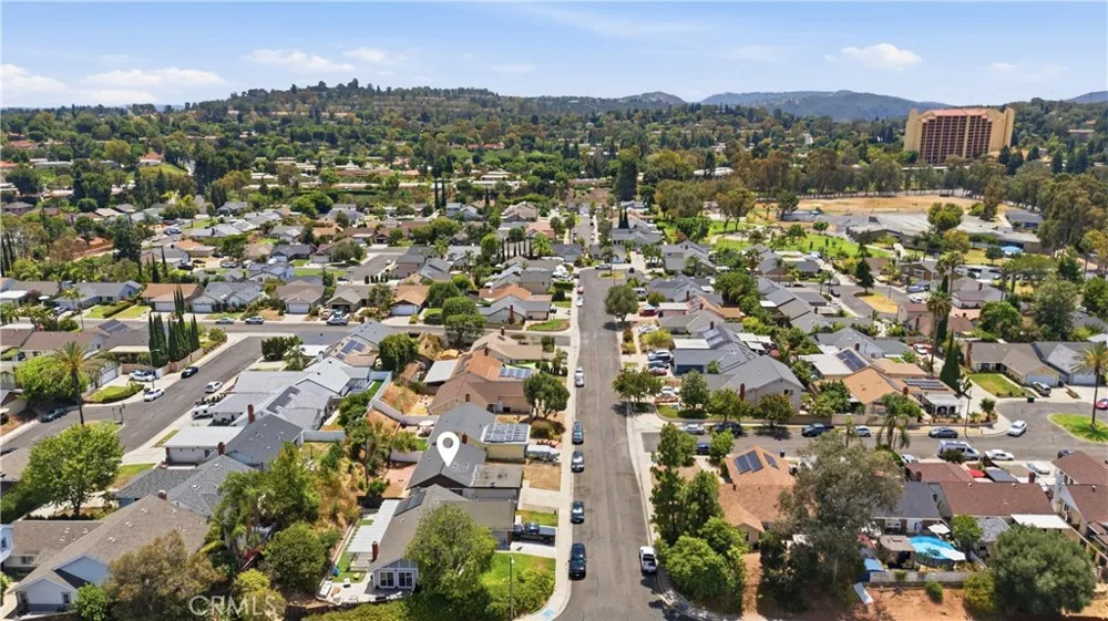 23616 Soresina Laguna Hills, CA 92653