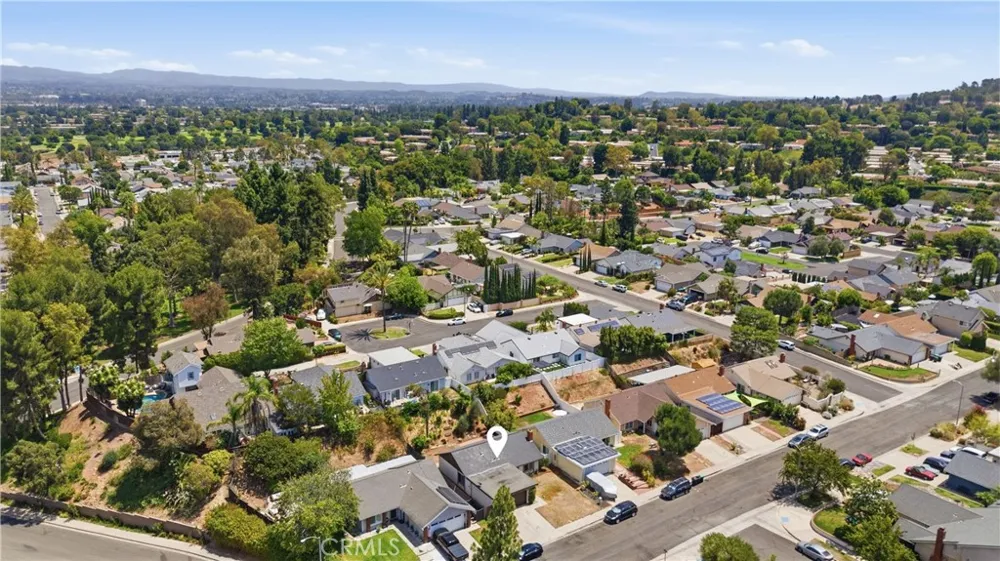 23616 Soresina Laguna Hills, CA 92653