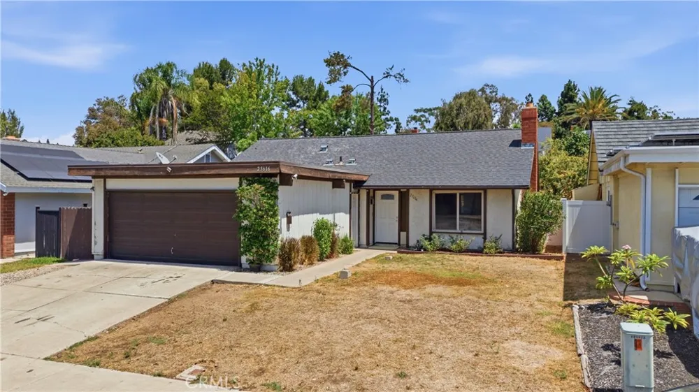 23616 Soresina Laguna Hills, CA 92653