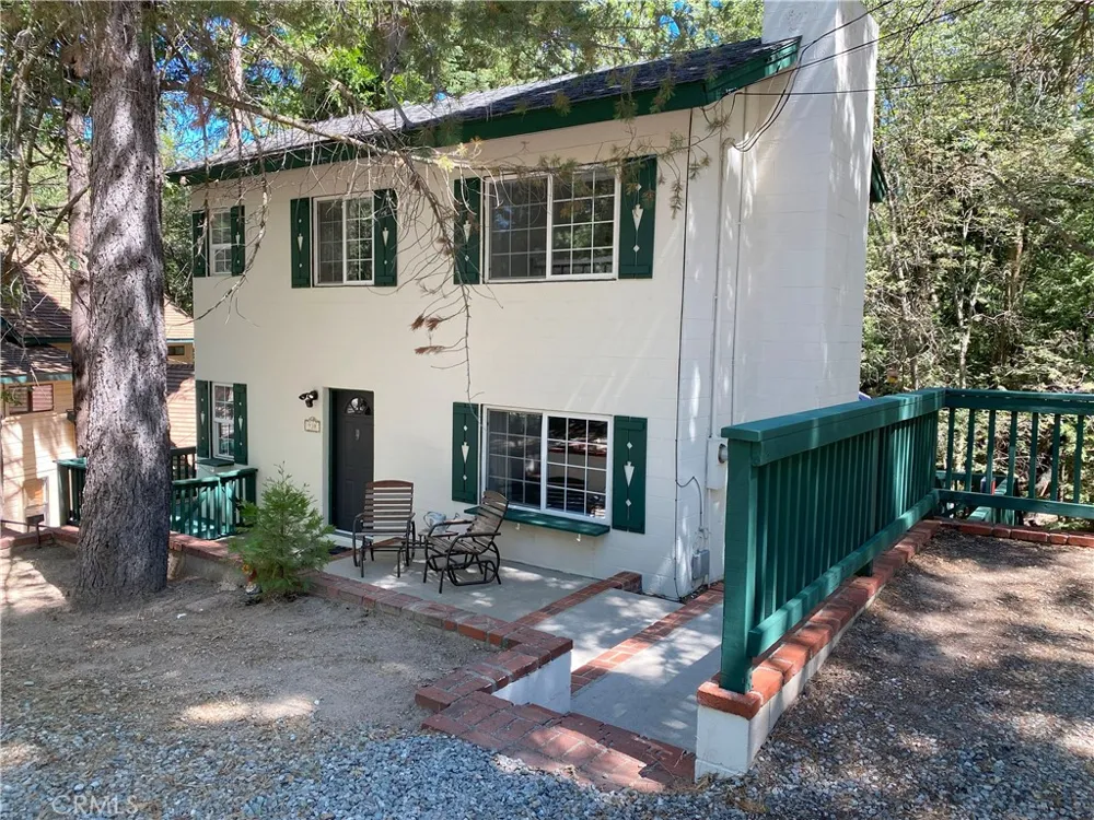 939 Canyon Lake Arrowhead, CA 92326