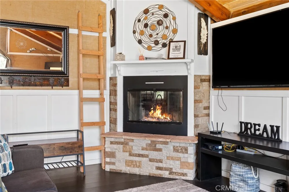 29199 Lake Brook Cedar Glen, CA 92321