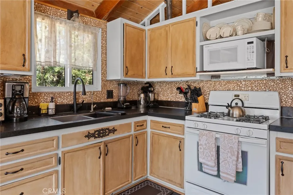 29199 Lake Brook Cedar Glen, CA 92321