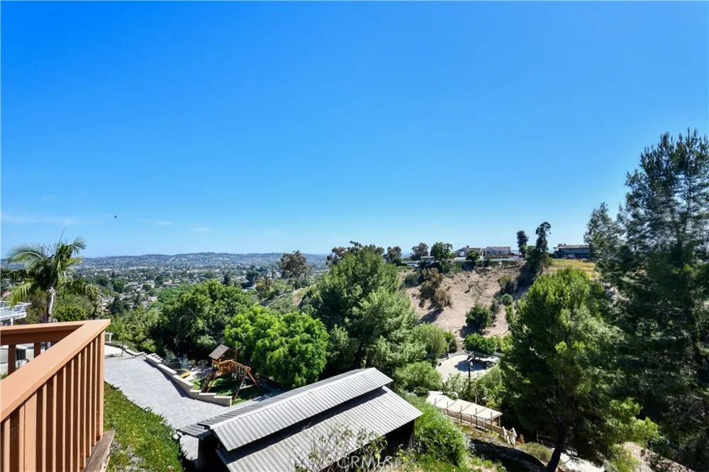 1553 Amate La Habra Heights, CA 90631