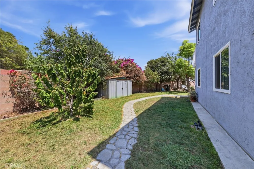 4201 W Oak Fullerton, CA 92833