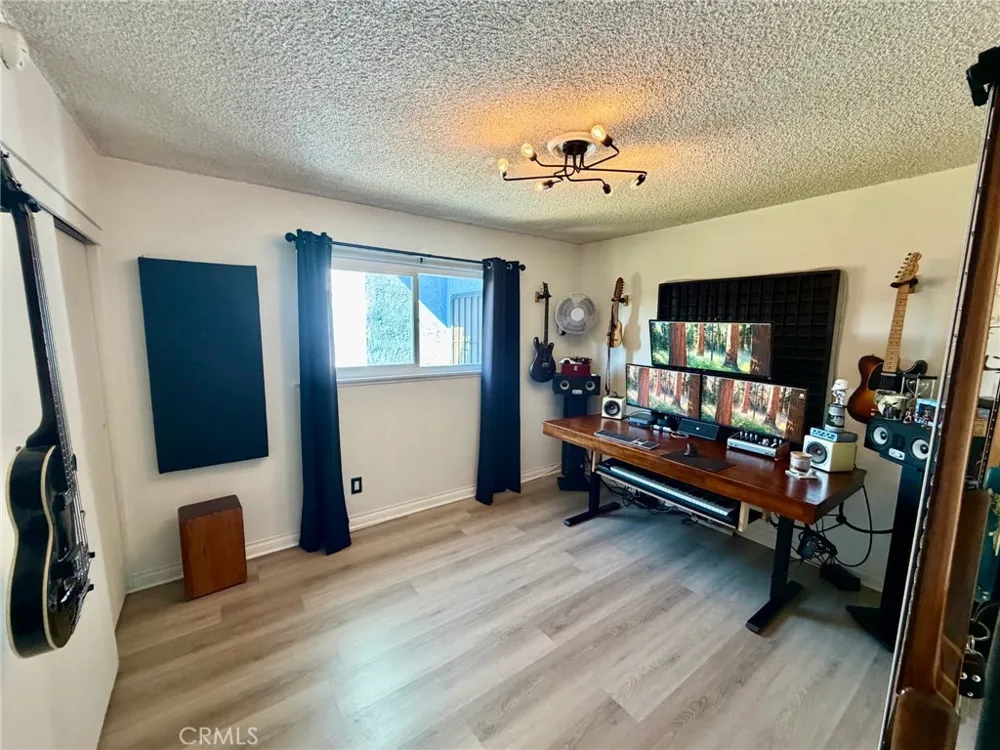 4201 W Oak Fullerton, CA 92833