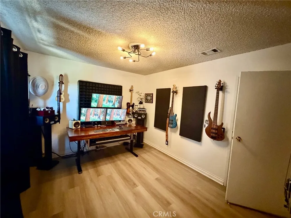 4201 W Oak Fullerton, CA 92833