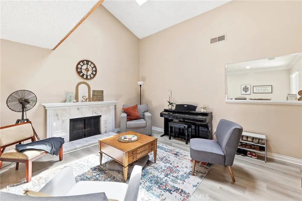 4201 W Oak Fullerton, CA 92833