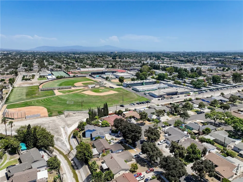 4201 W Oak Fullerton, CA 92833