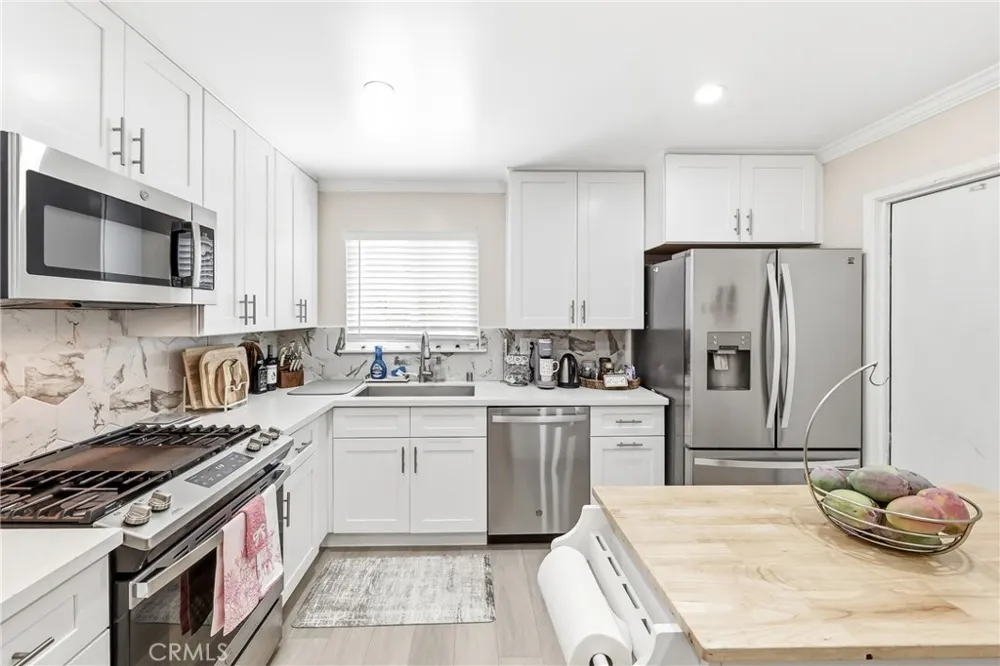 4201 W Oak Fullerton, CA 92833