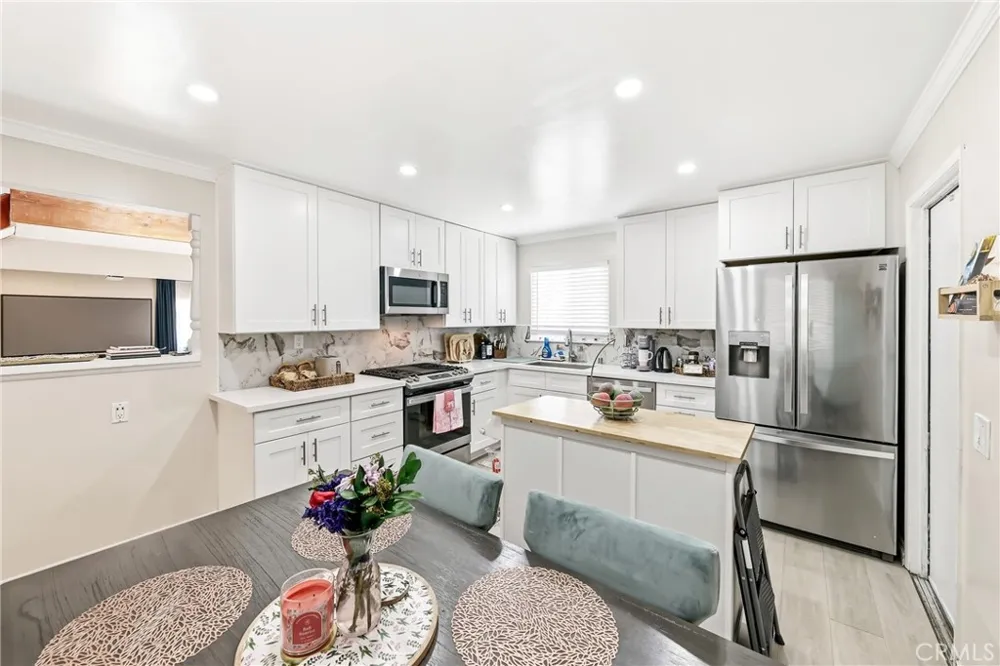 4201 W Oak Fullerton, CA 92833