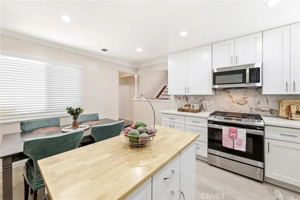 4201 W Oak Fullerton, CA 92833