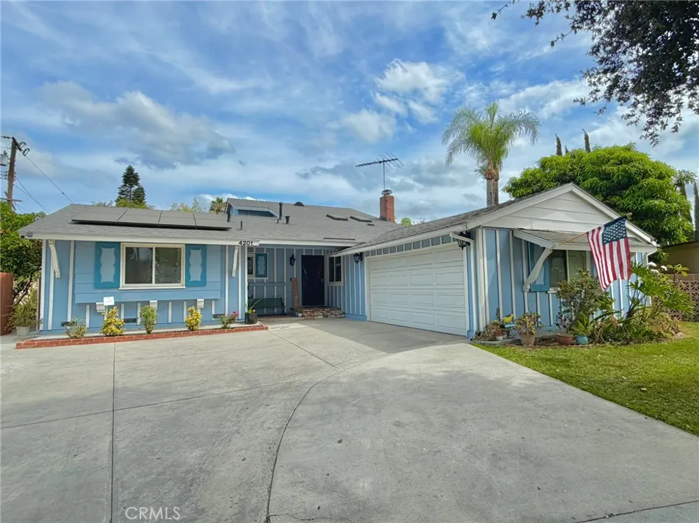 4201 W Oak Fullerton, CA 92833