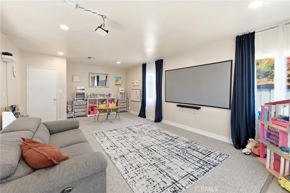 4201 W Oak Fullerton, CA 92833